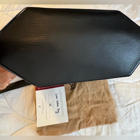 Louis Vuitton Vintage Epi Leather Sac
D'epaule GM Shoulder Bag
SKU 215913 - Picture 8 of 14